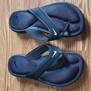 Nike comfort footed sandals size 9 black